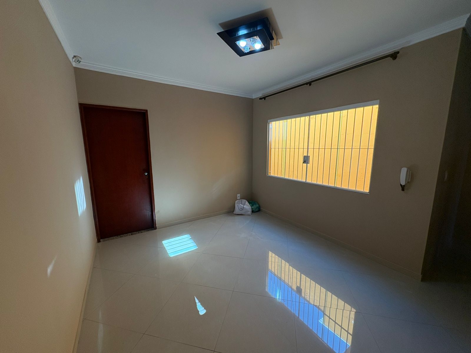 Casa, Residencial, 2 vaga(s) de garagem