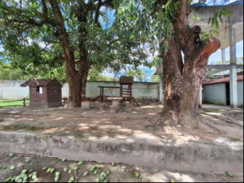 Casa com 4 quartos em Areal (foto 2 de 21)