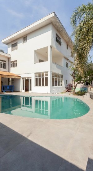Casa, Residencial, 4 dormitório(s), 2 vaga(s) de garagem