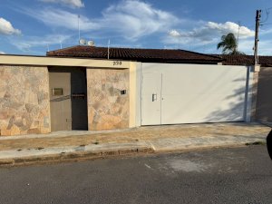 Casa, Residencial, 3 dormitório(s), 2 vaga(s) de garagem
