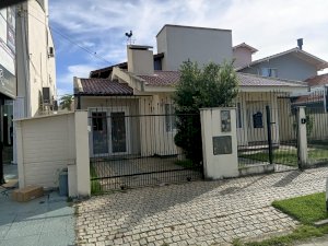 Casa, Residencial, 3 vaga(s) de garagem