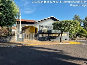 Casa em Regente Feijó (SP), 210 m²
