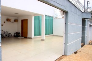 Casa, Residencial, 3 dormitório(s), 2 vaga(s) de garagem