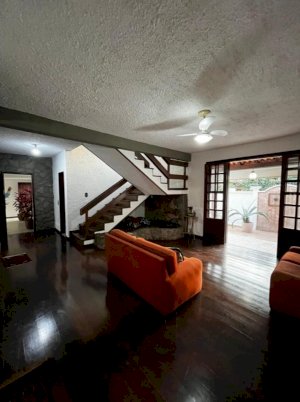 Casa, Residencial, 3 dormitório(s), 4 vaga(s) de garagem
