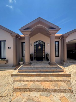 Casa, Residencial, 3 dormitório(s), 2 vaga(s) de garagem